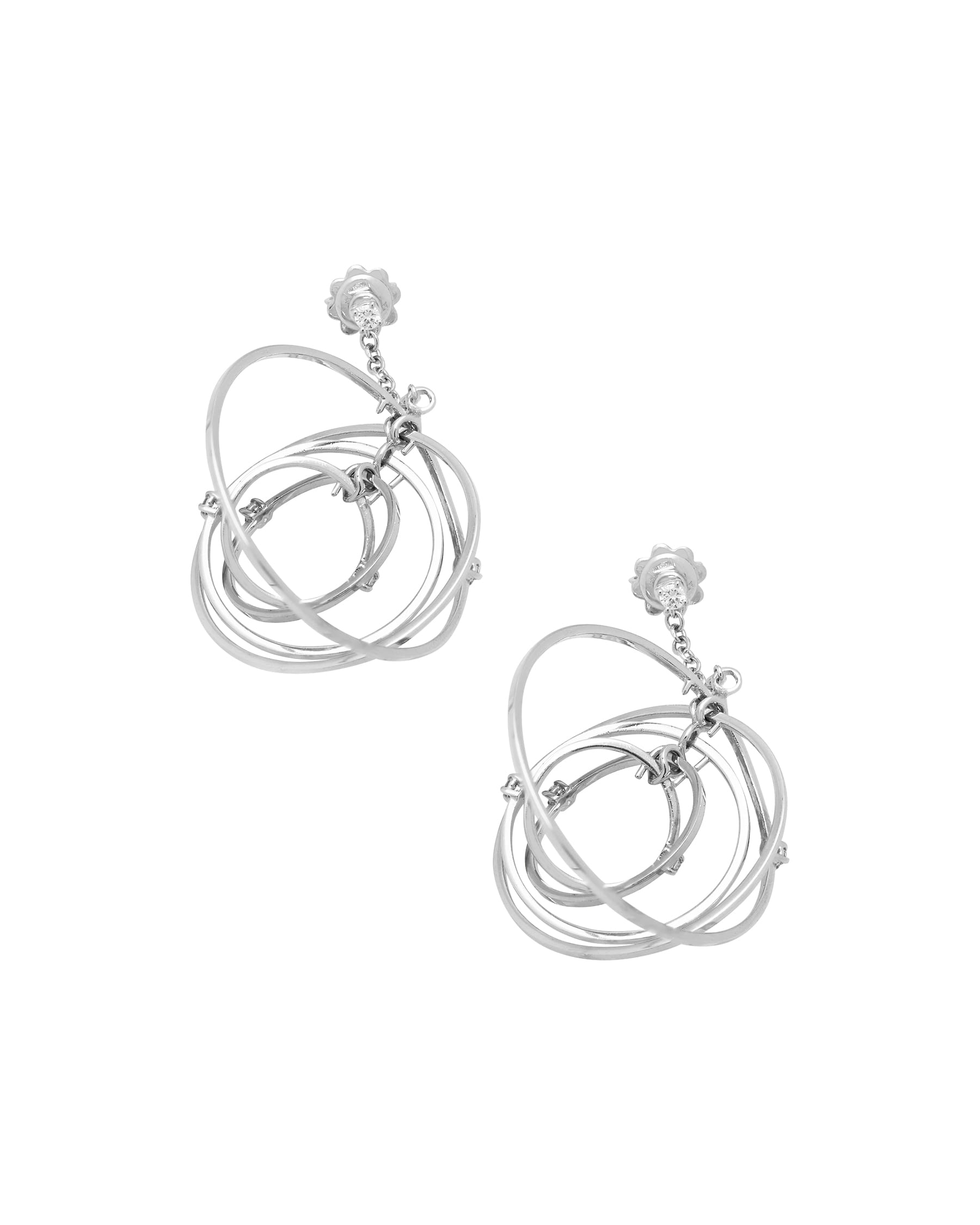 Orecchini pendenti alfieri in oro bianco con cerchi mobili e punto luce di diamanti-2