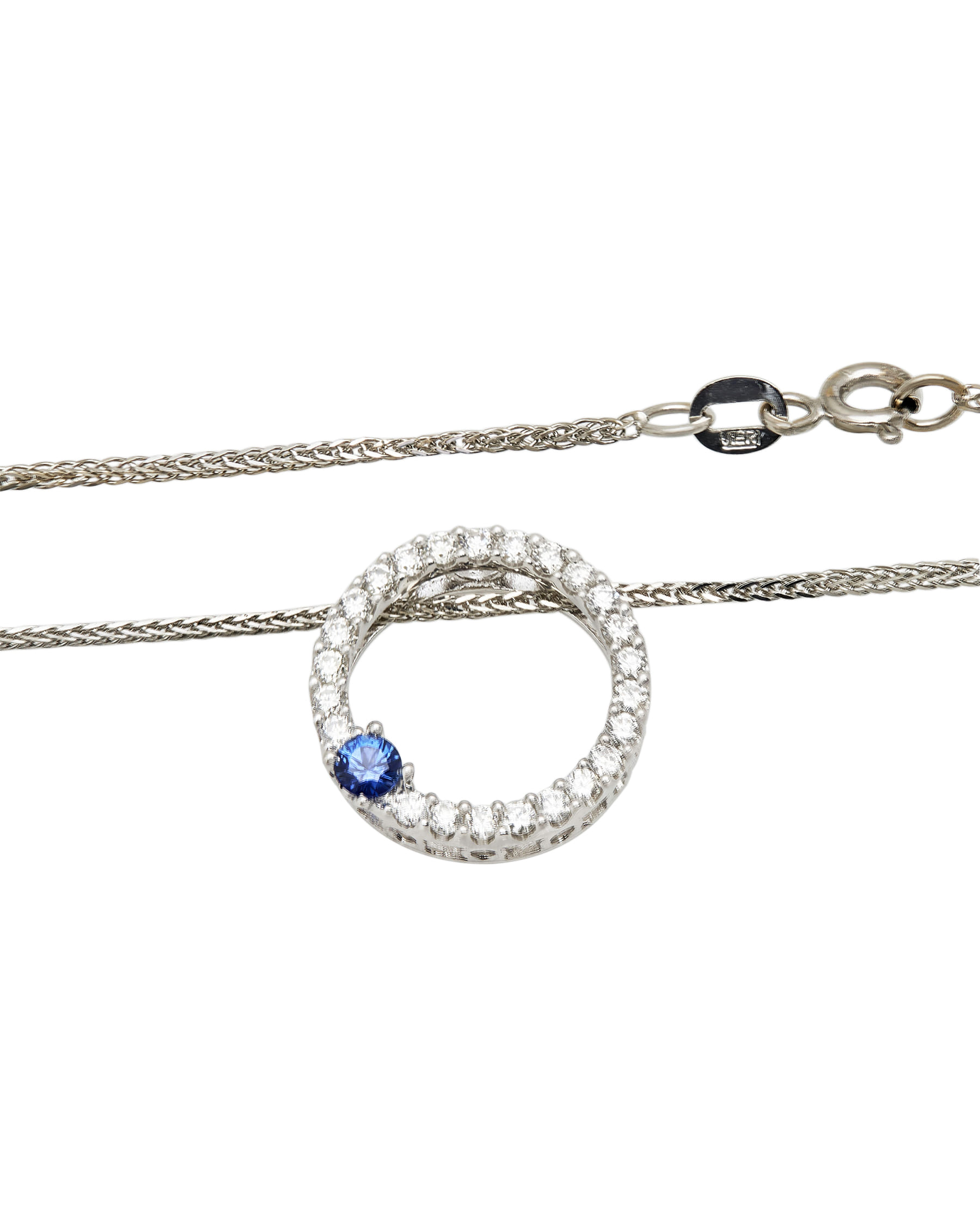 Catenina in oro bianco con ciondolo circolare con diamanti e zaffiro-2