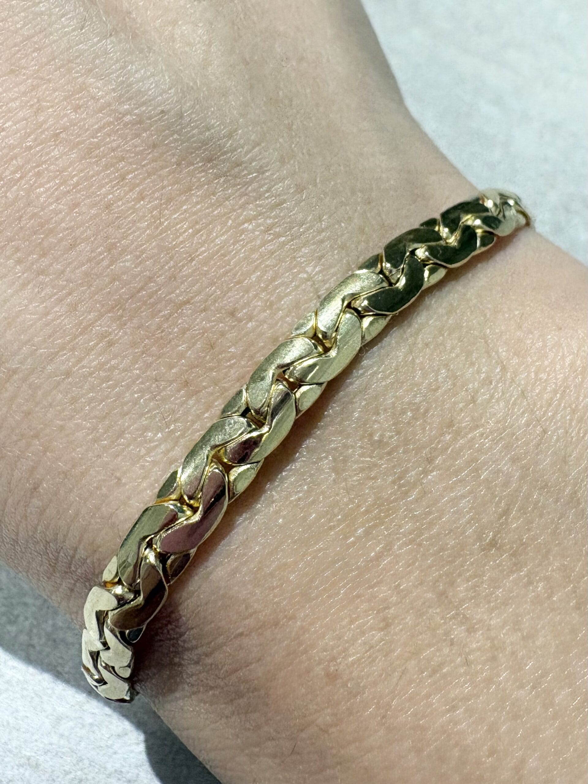 Bracciale in oro giallo con maglia groumette piatta-3