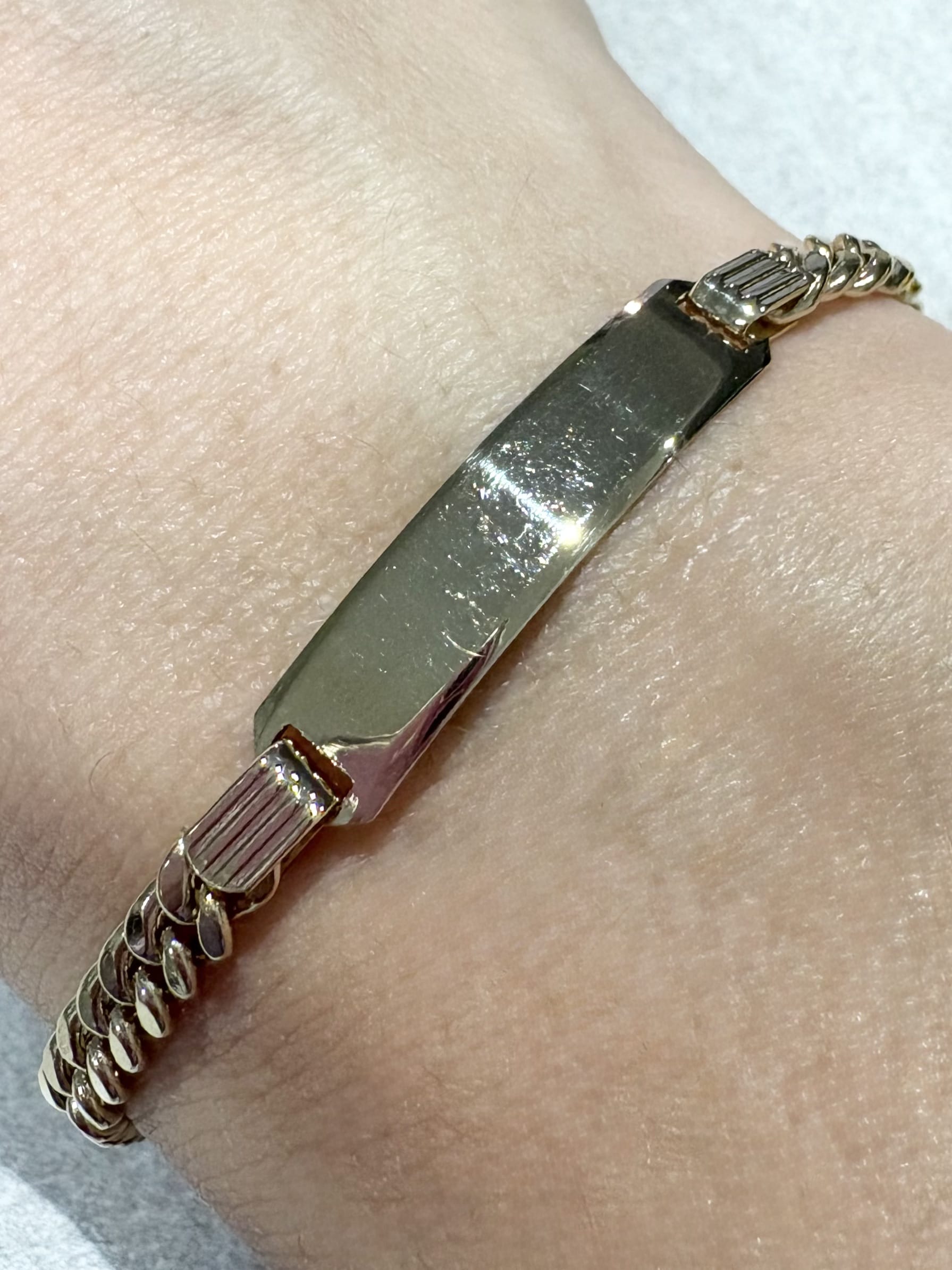 Bracciale in oro giallo 18kt con piastrina-3