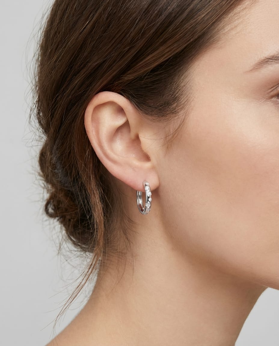 Orecchini cerchio in oro bianco e diamanti-3