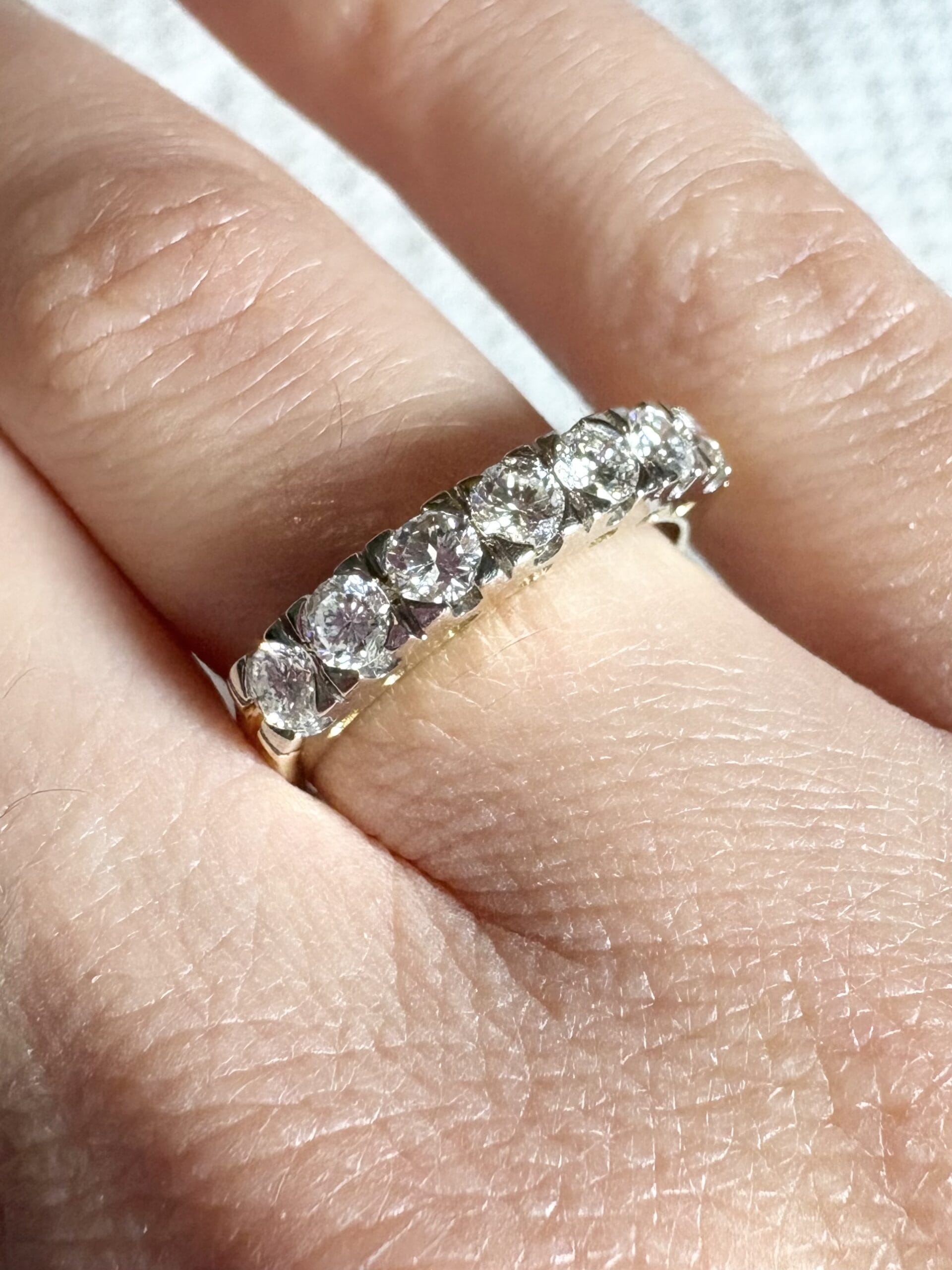 Anello veretta oro bianco e giallo con 7 diamanti 0,70 ct-4