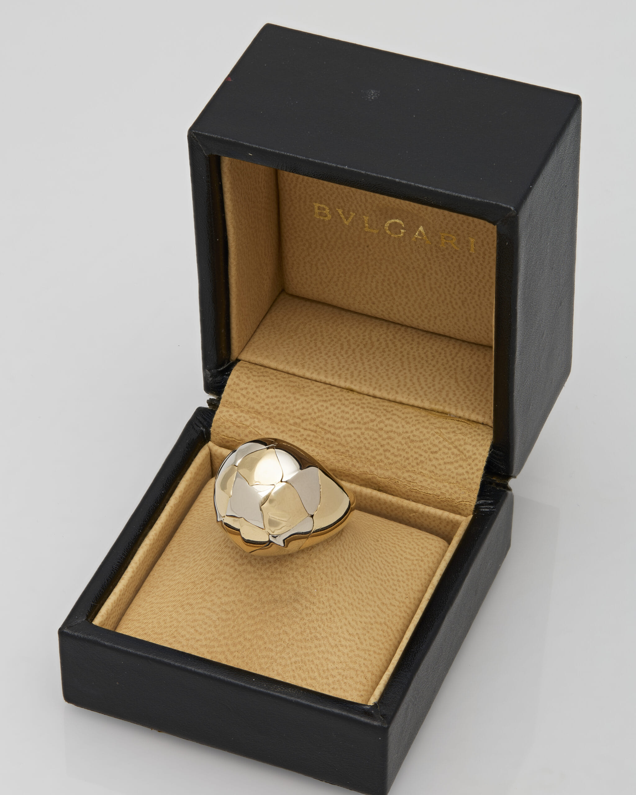 Anello bulgari piramide in oro giallo e bianco-5