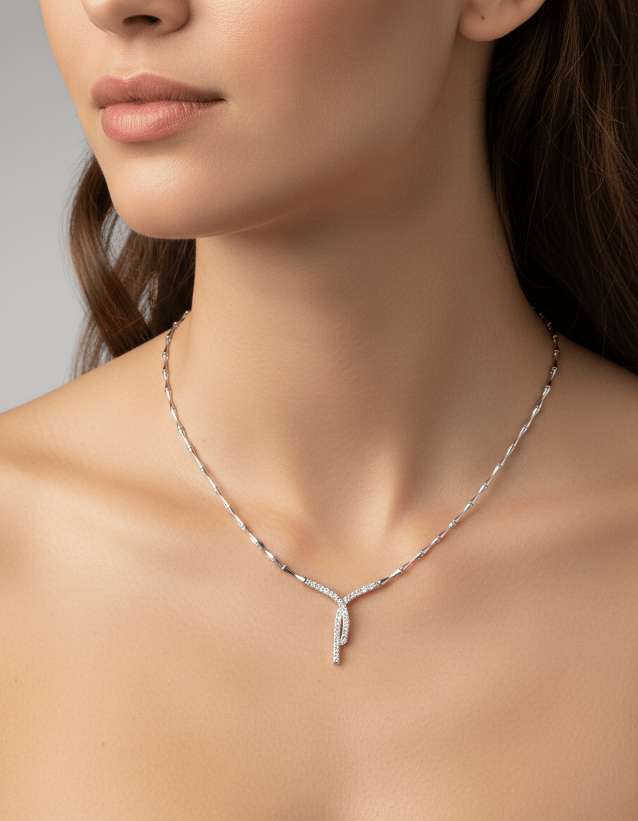 Collier intrecciato in oro bianco con diamanti-3