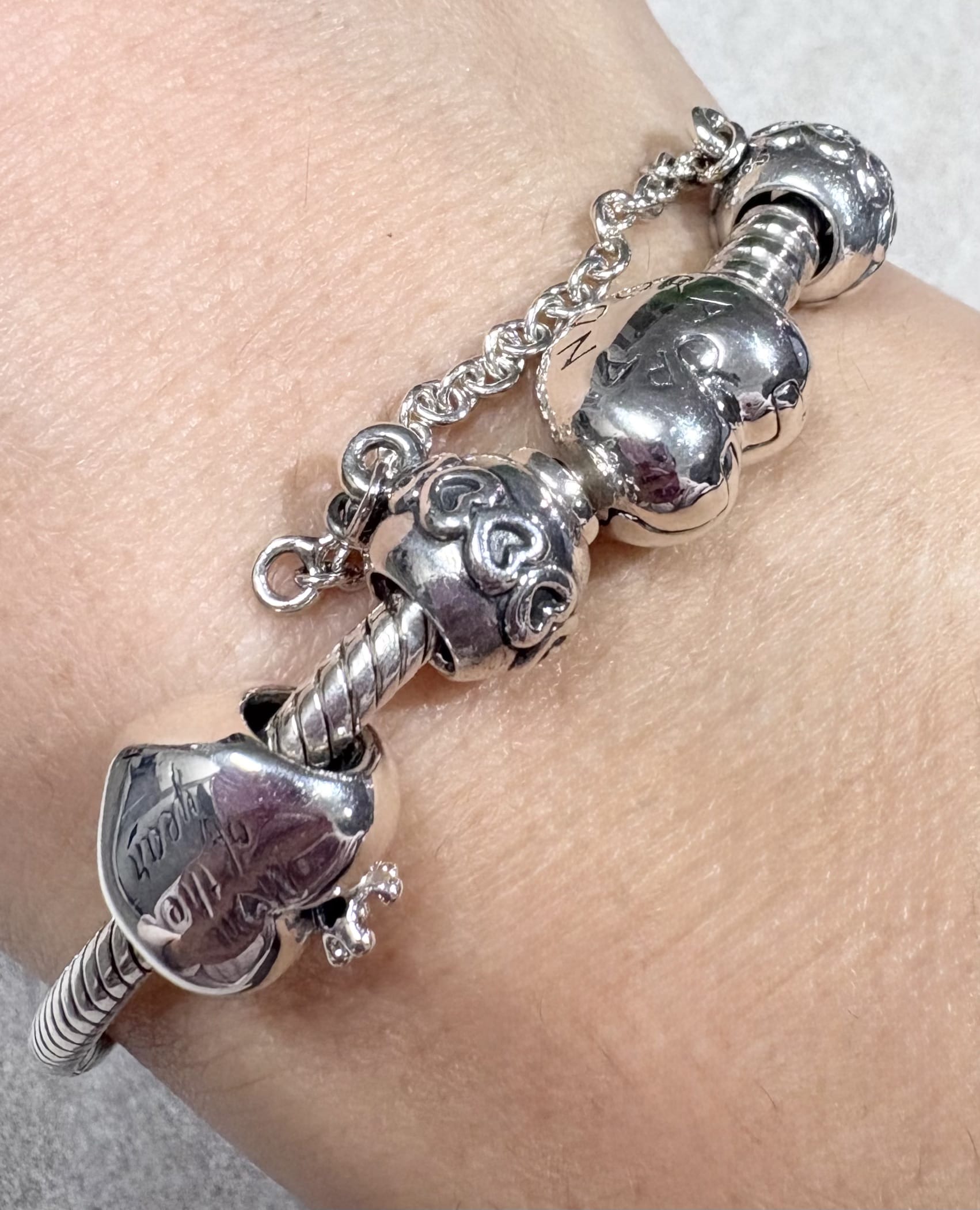 Bracciale pandora moments con chiusura, catena di sicurezza e charm mom a cuore-2