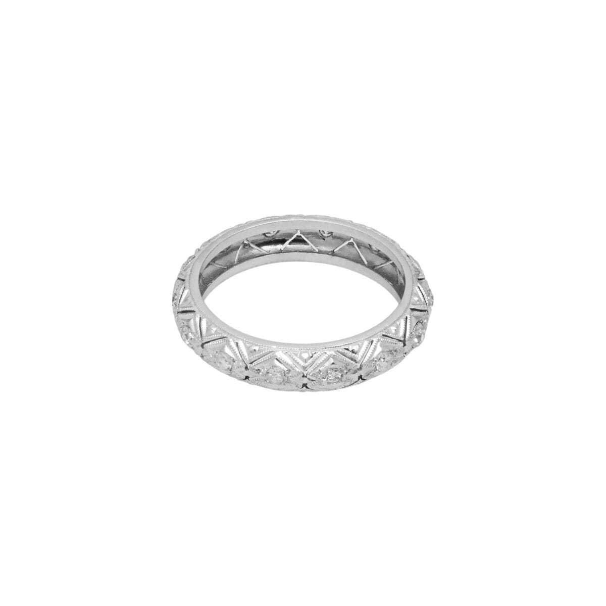 Anello fede bombata in platino con ricami e diamanti-1