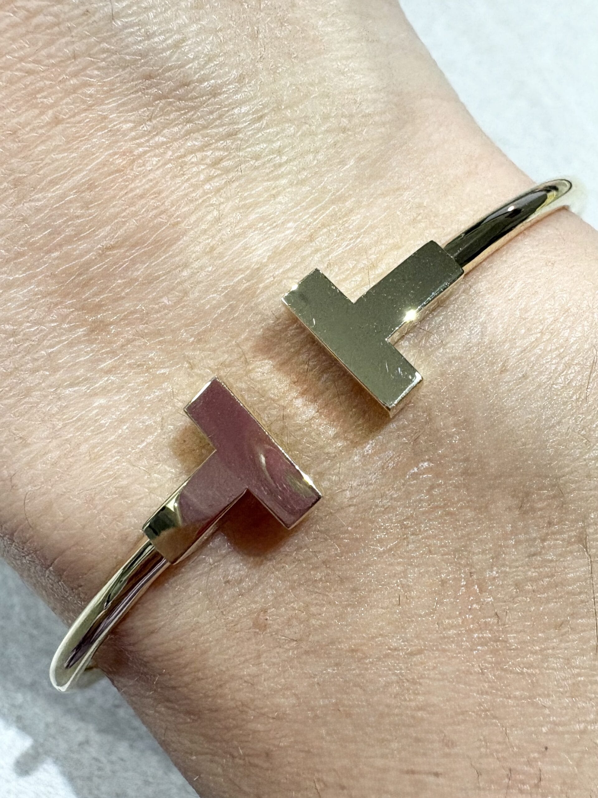 Bracciale tiffany collezione t wire in oro giallo-4