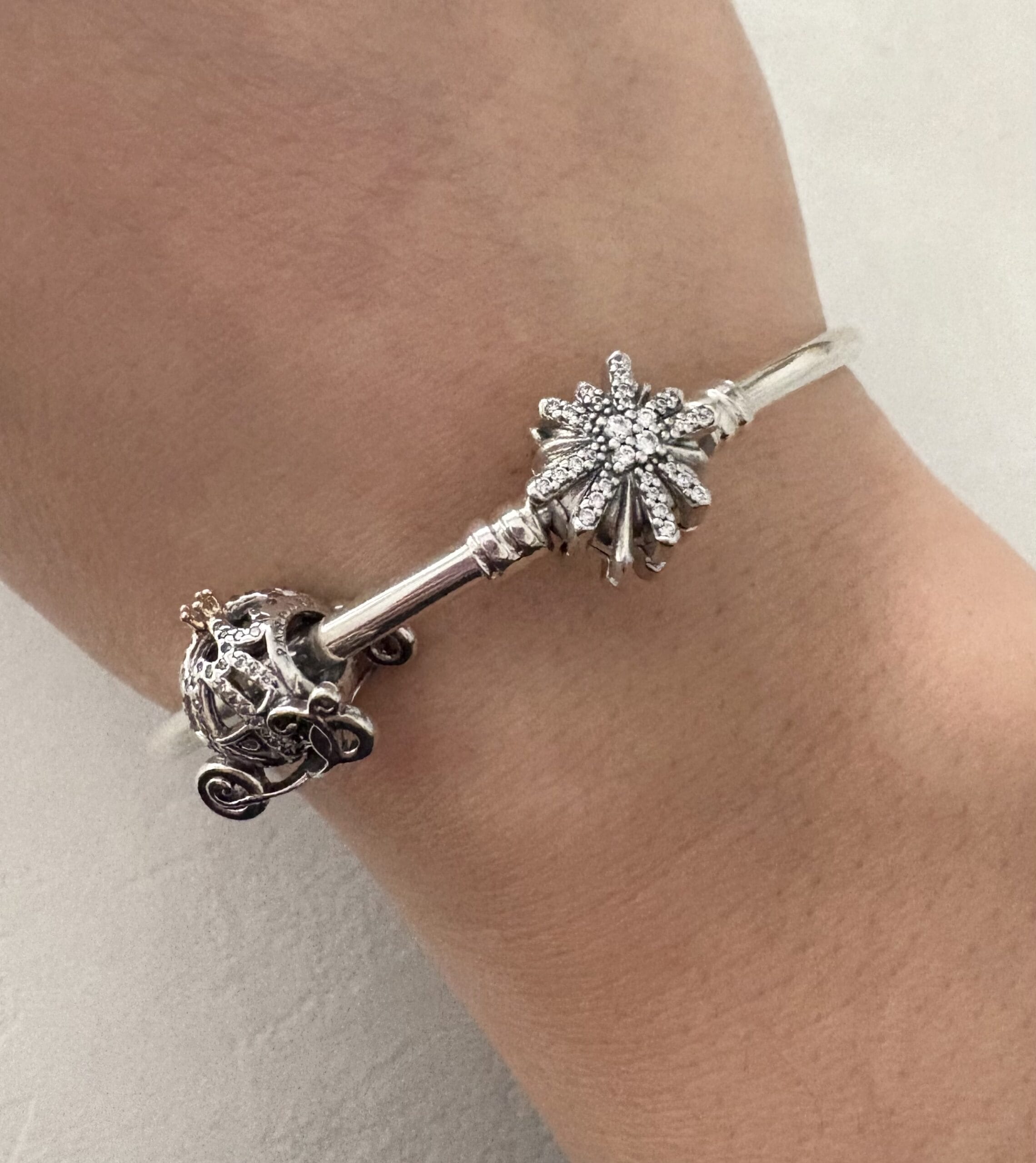 Bracciale pandora fuochi d'artificio con charm carrozza disney in argento-2