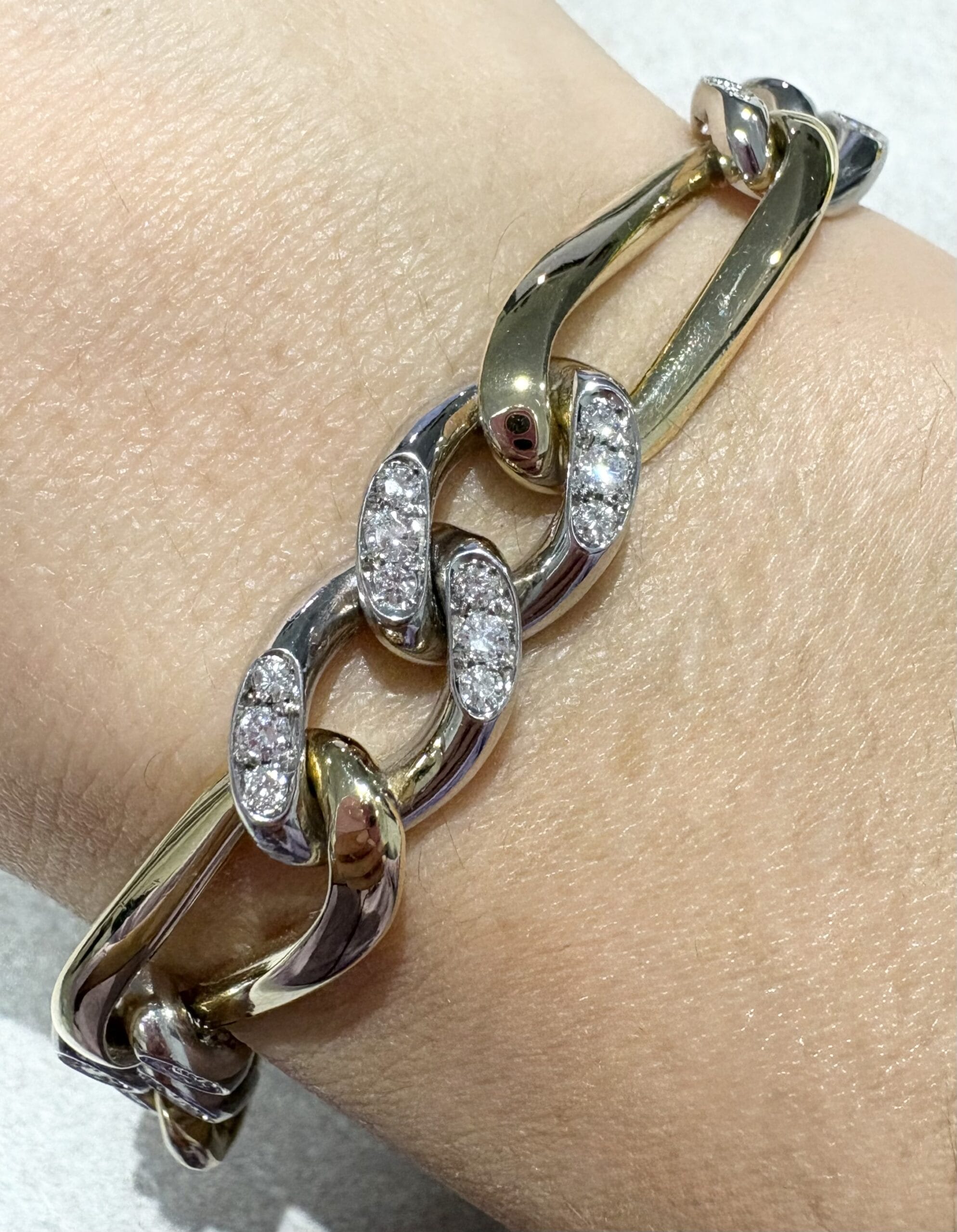 Bracciale nicoli scola in oro bianco e giallo con diamanti-3