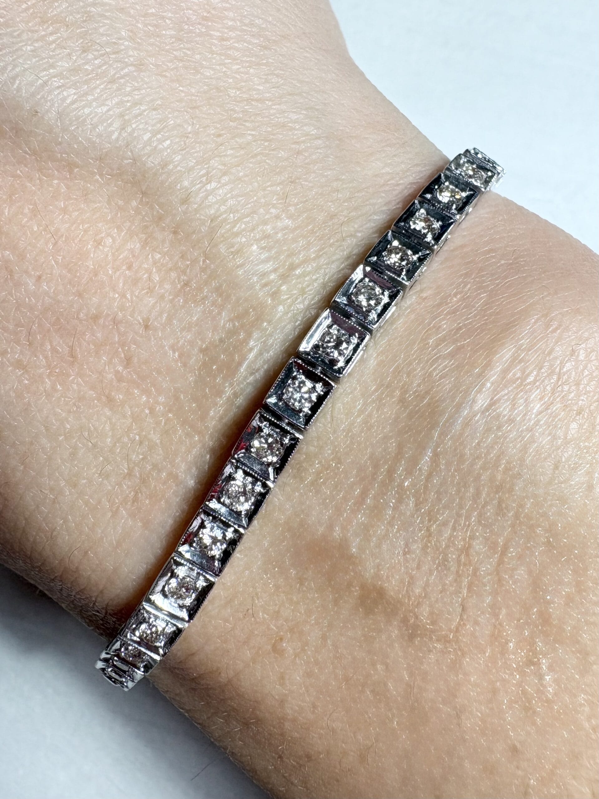 Bracciale tennis in oro bianco con diamanti light brown-3