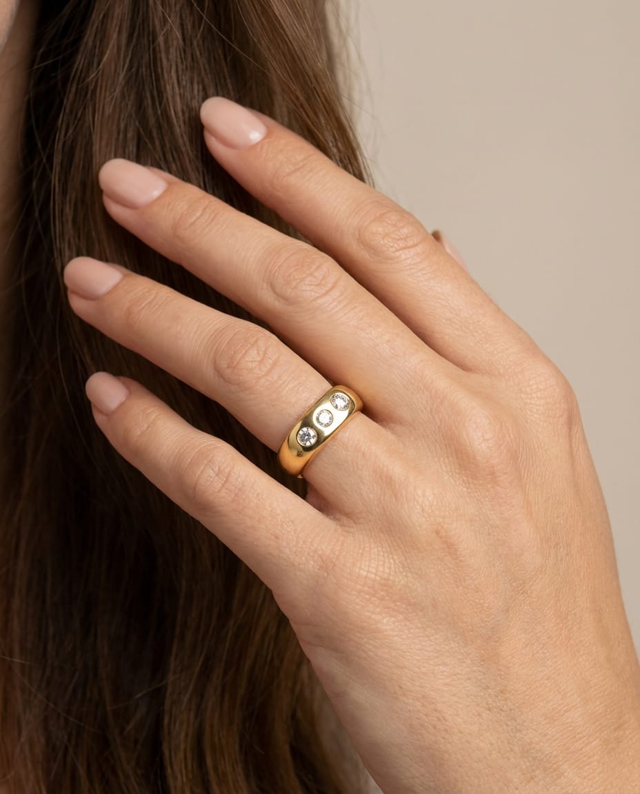 Anello sigillo rettangolare in oro giallo con diamanti-4