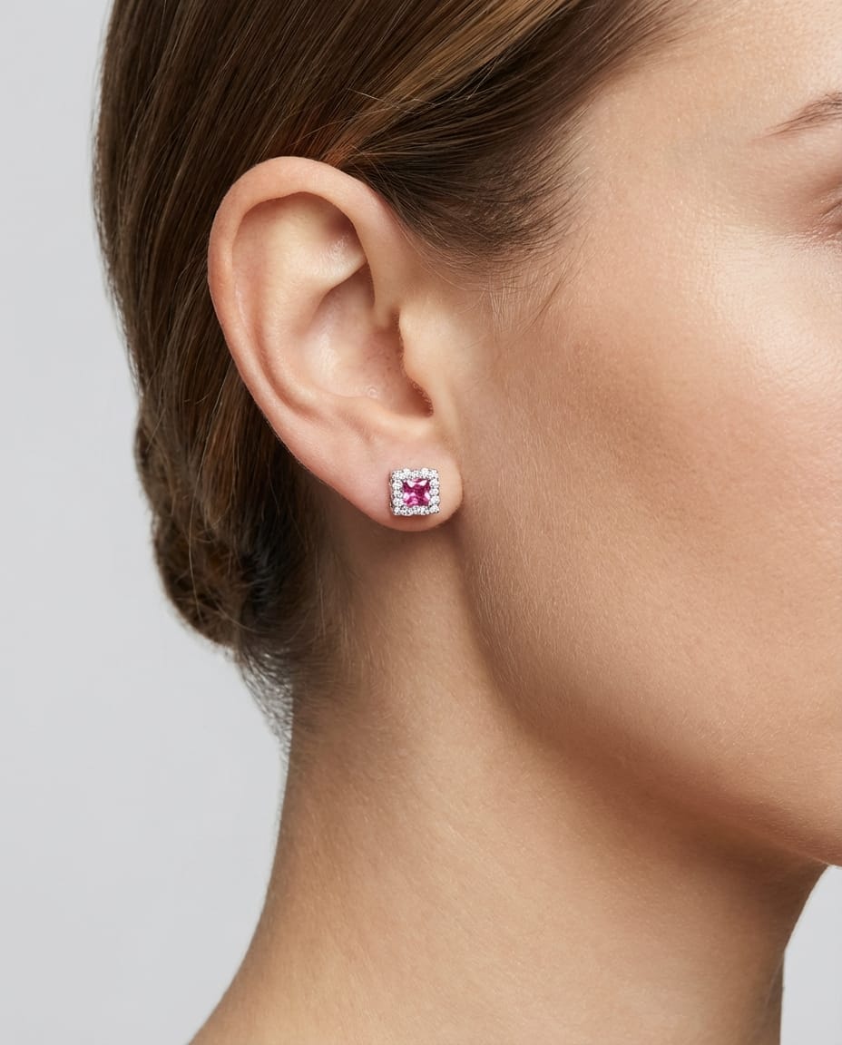 Orecchini squadrati in oro bianco con rubini centrali e diamanti-3