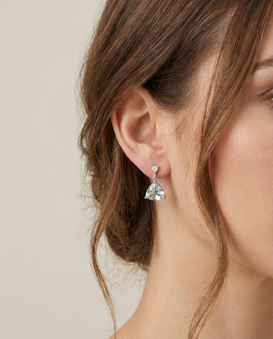 Orecchini bliss in oro bianco, topazi trillion e diamanti-3