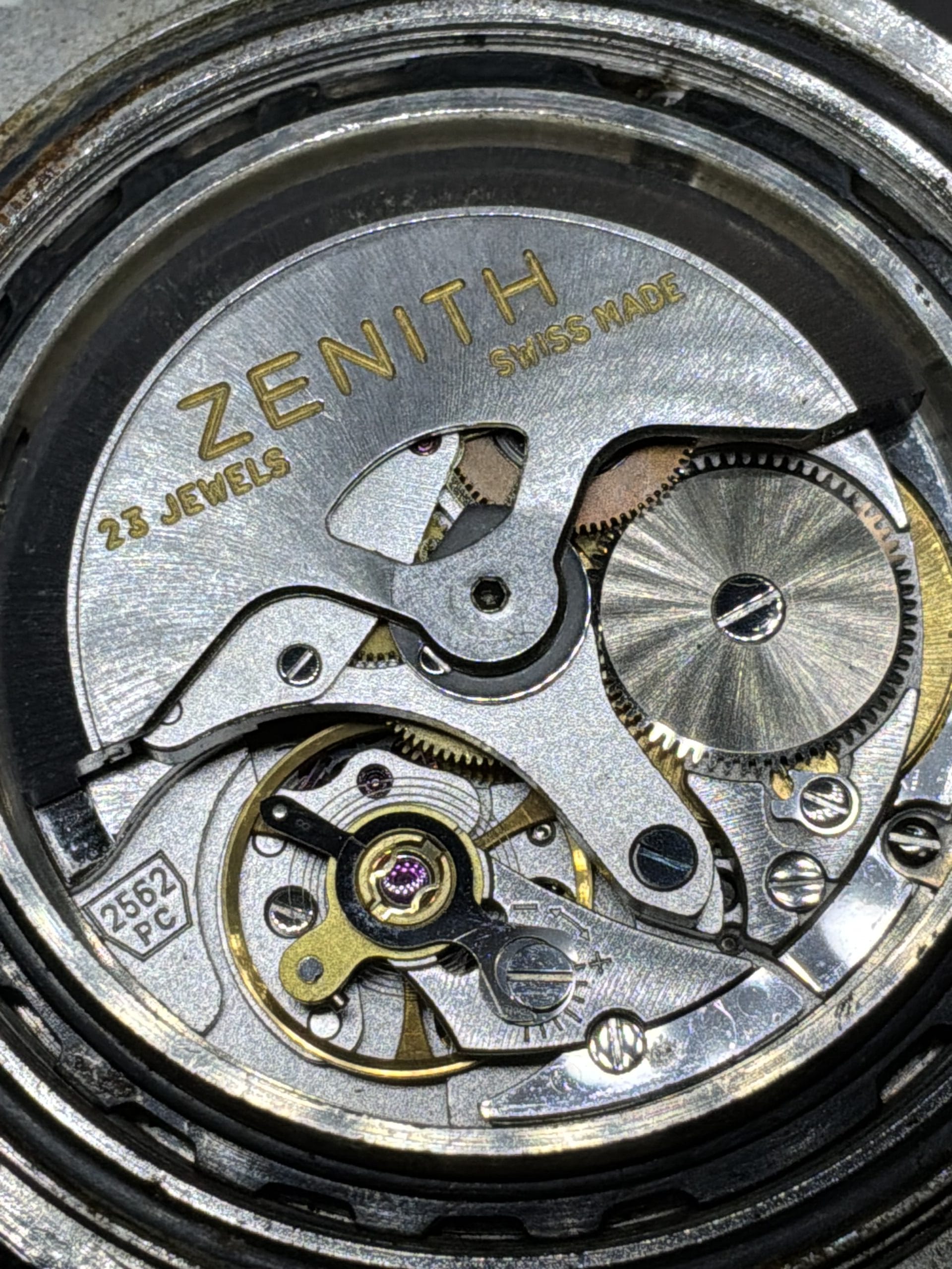 Zenith defy automatic date 38 mm cal 2562-8