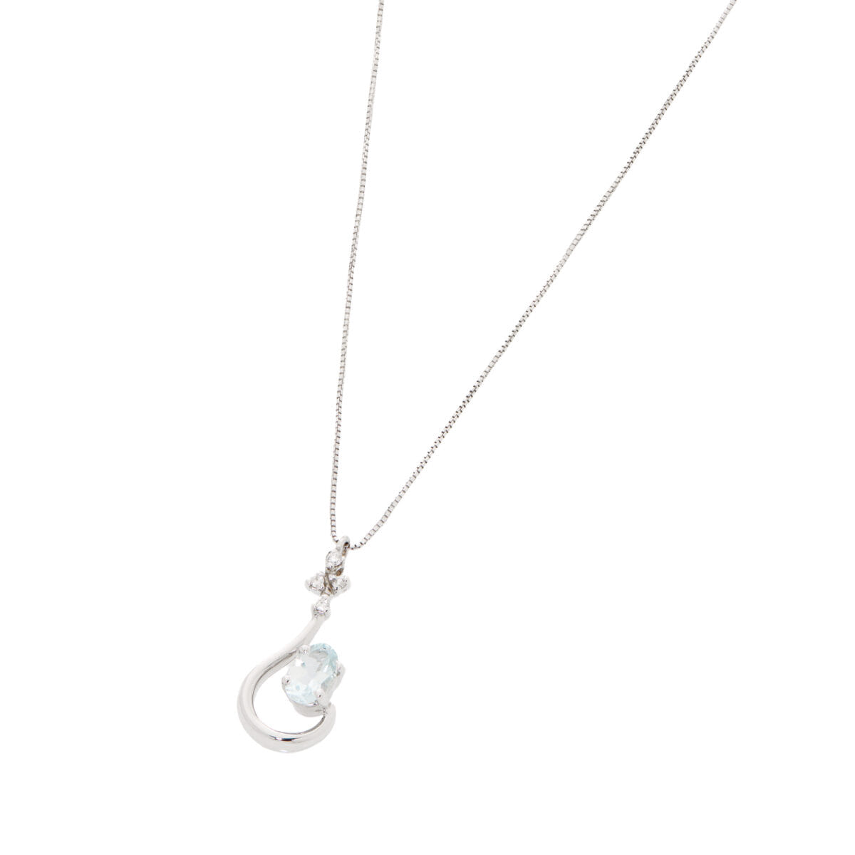 Catenina in oro bianco con ciondolo ondulato di diamanti e acquamarina ovale-1