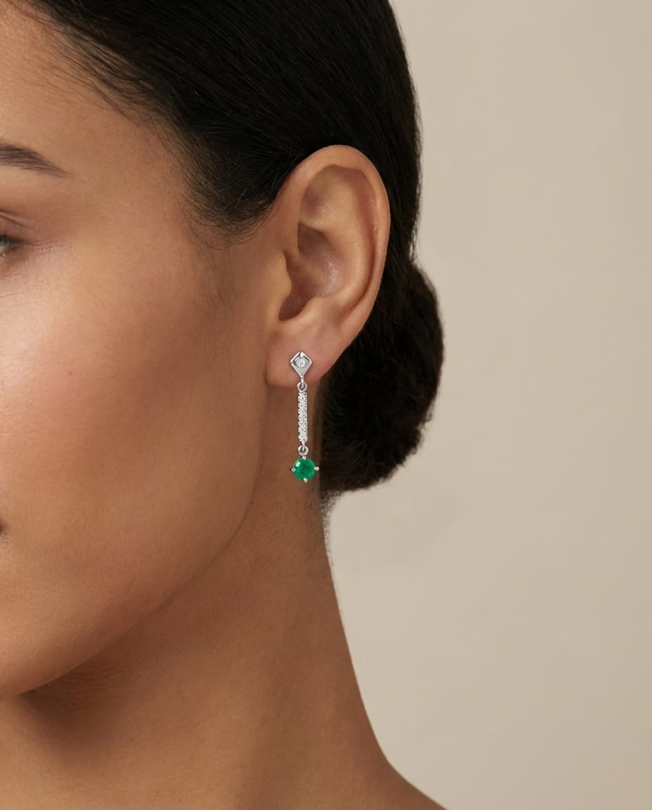 Orecchini pendenti oro bianco, diamanti e smeraldi rotondi-3