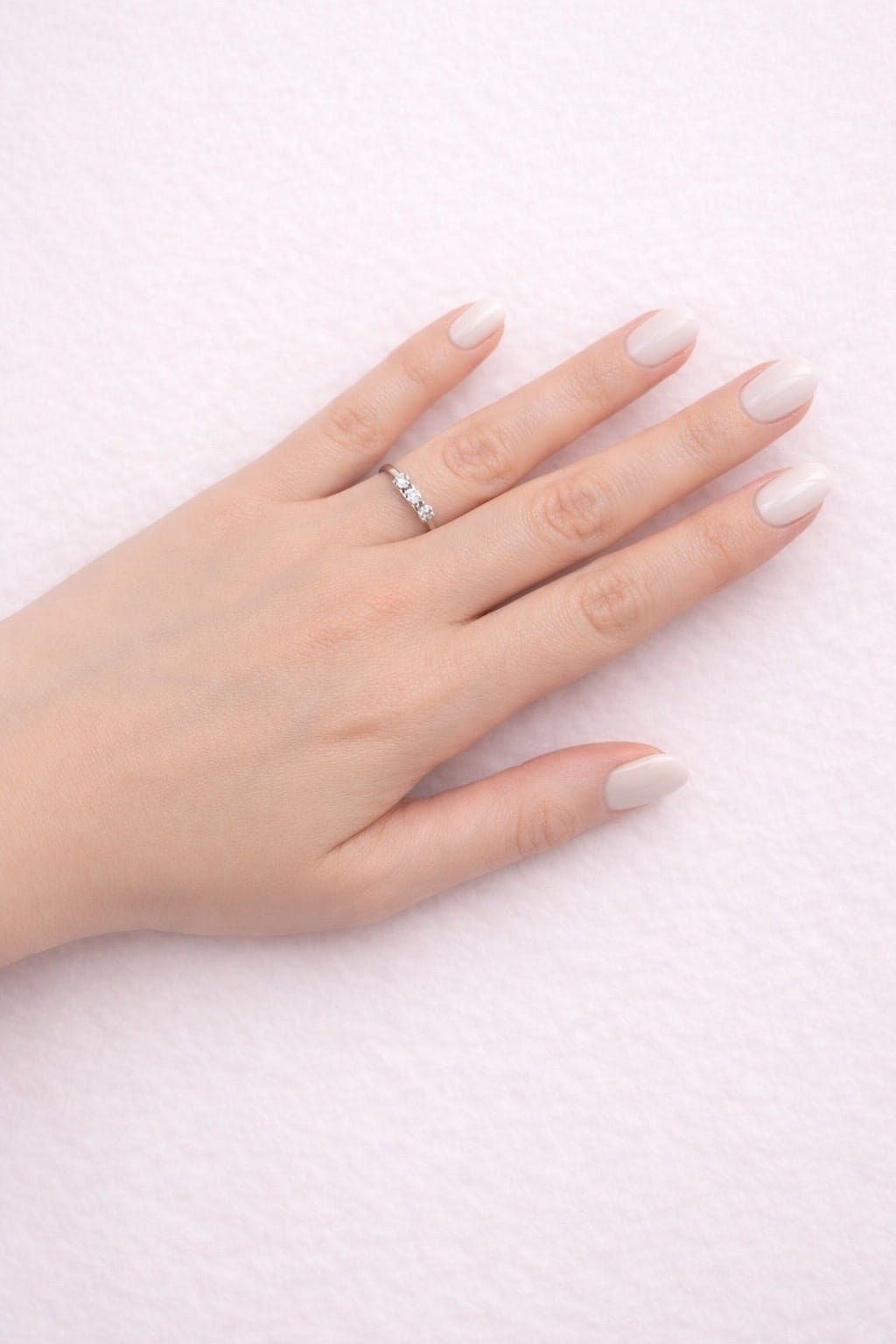 Anello trilogy in oro bianco e diamanti 0,30 ct tot-4