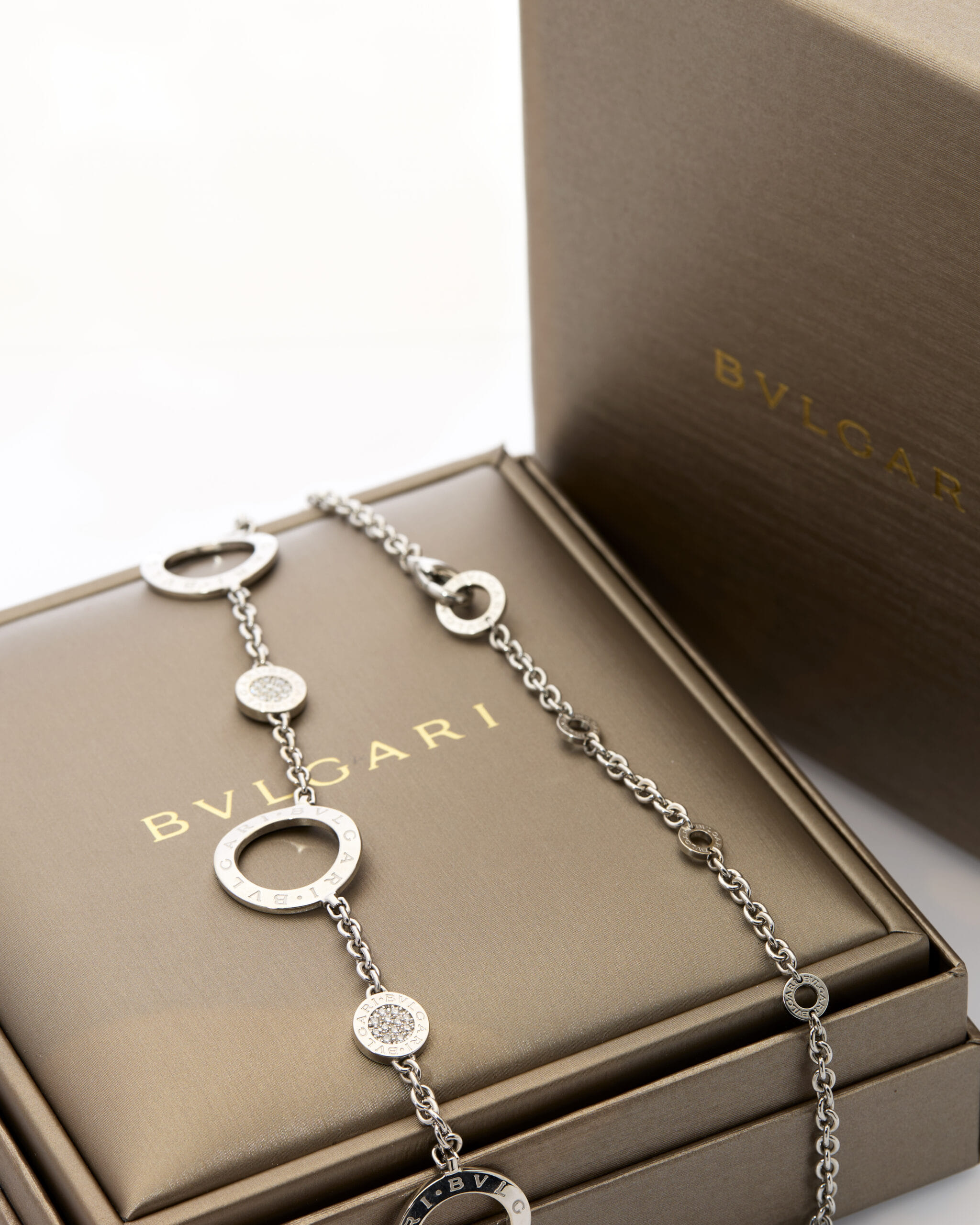 Collana bulgari bulgari in oro bianco e diamanti-3