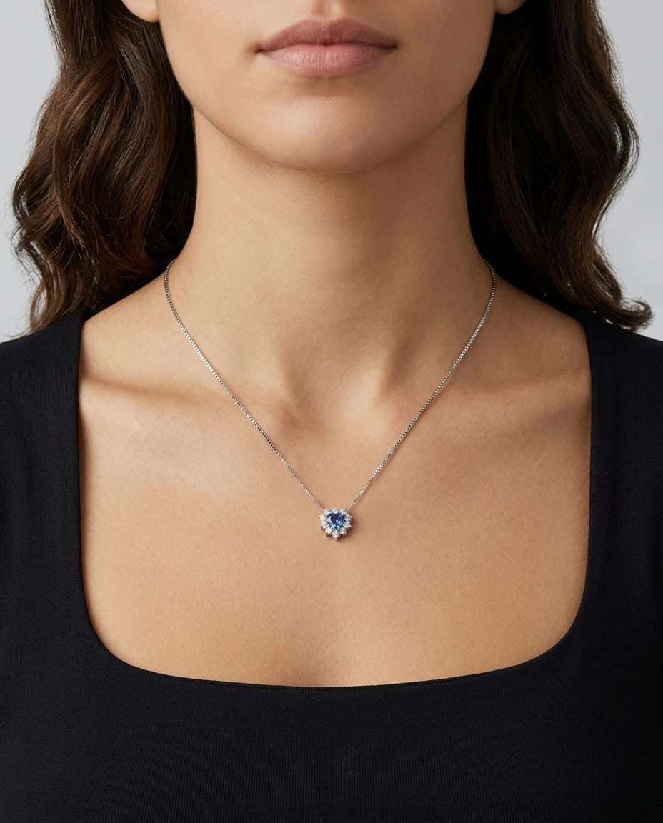 Catenina in oro bianco con ciondolo cuore zaffiro e diamanti-3
