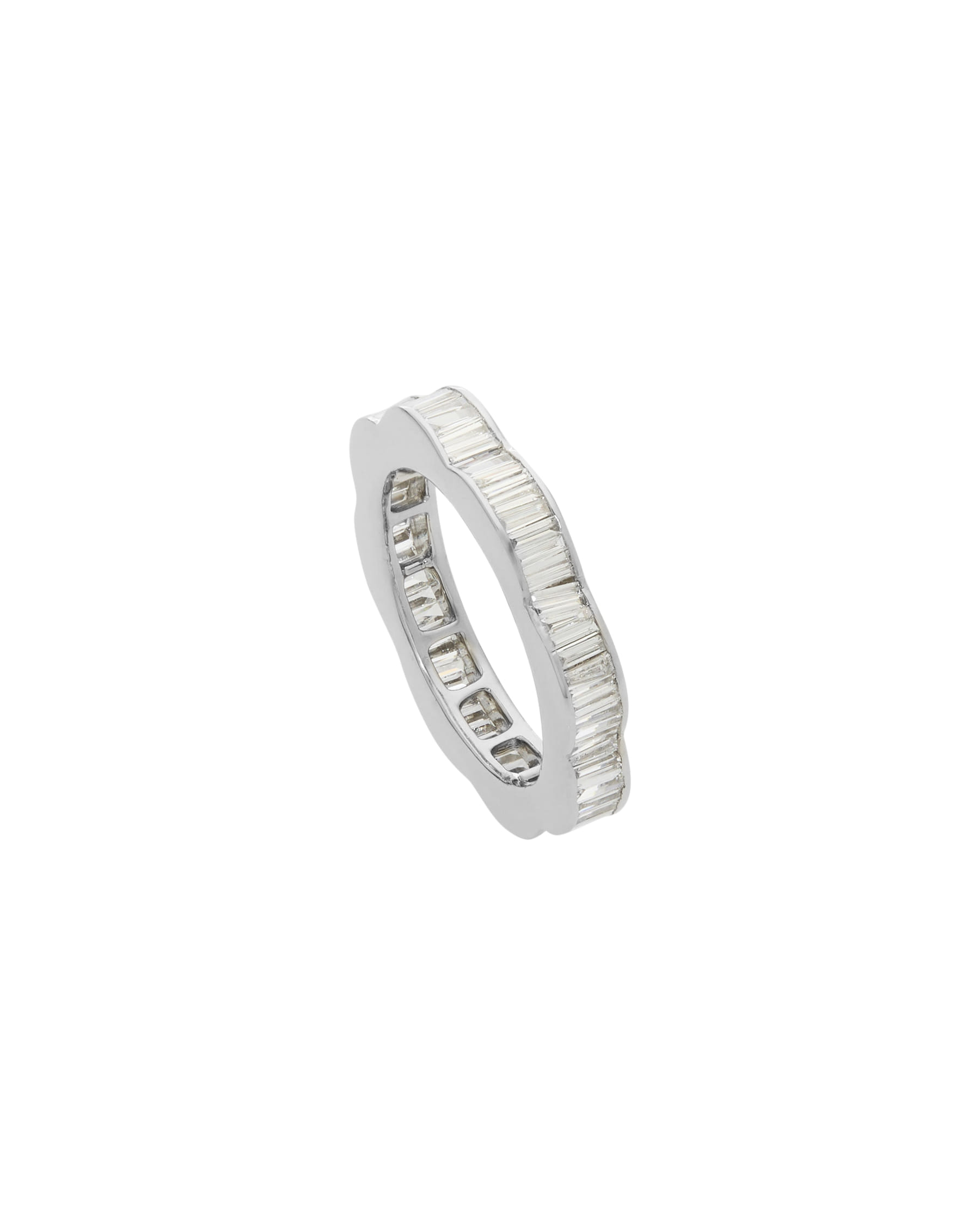 Anello eternity ondulato in oro bianco con diamanti baguette-1