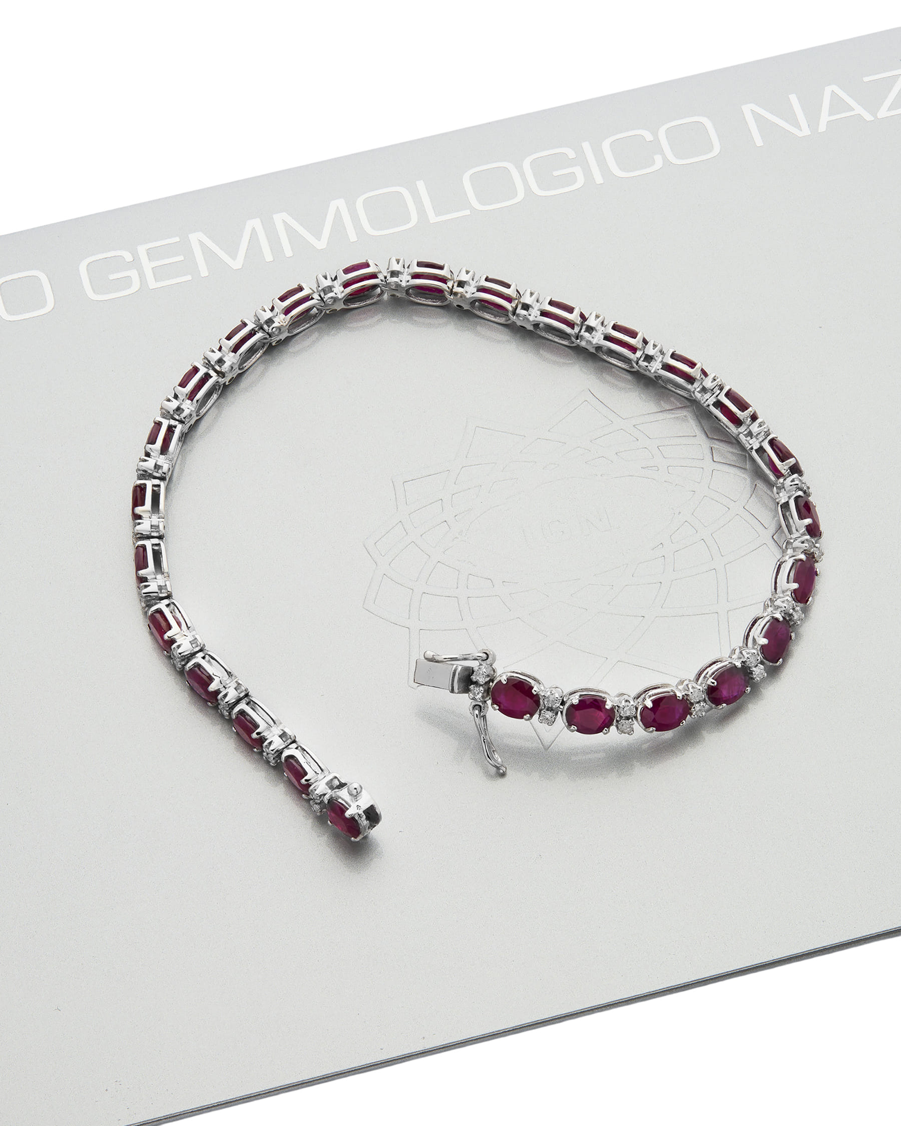Bracciale tennis in oro bianco con rubini ovali e diamanti-3