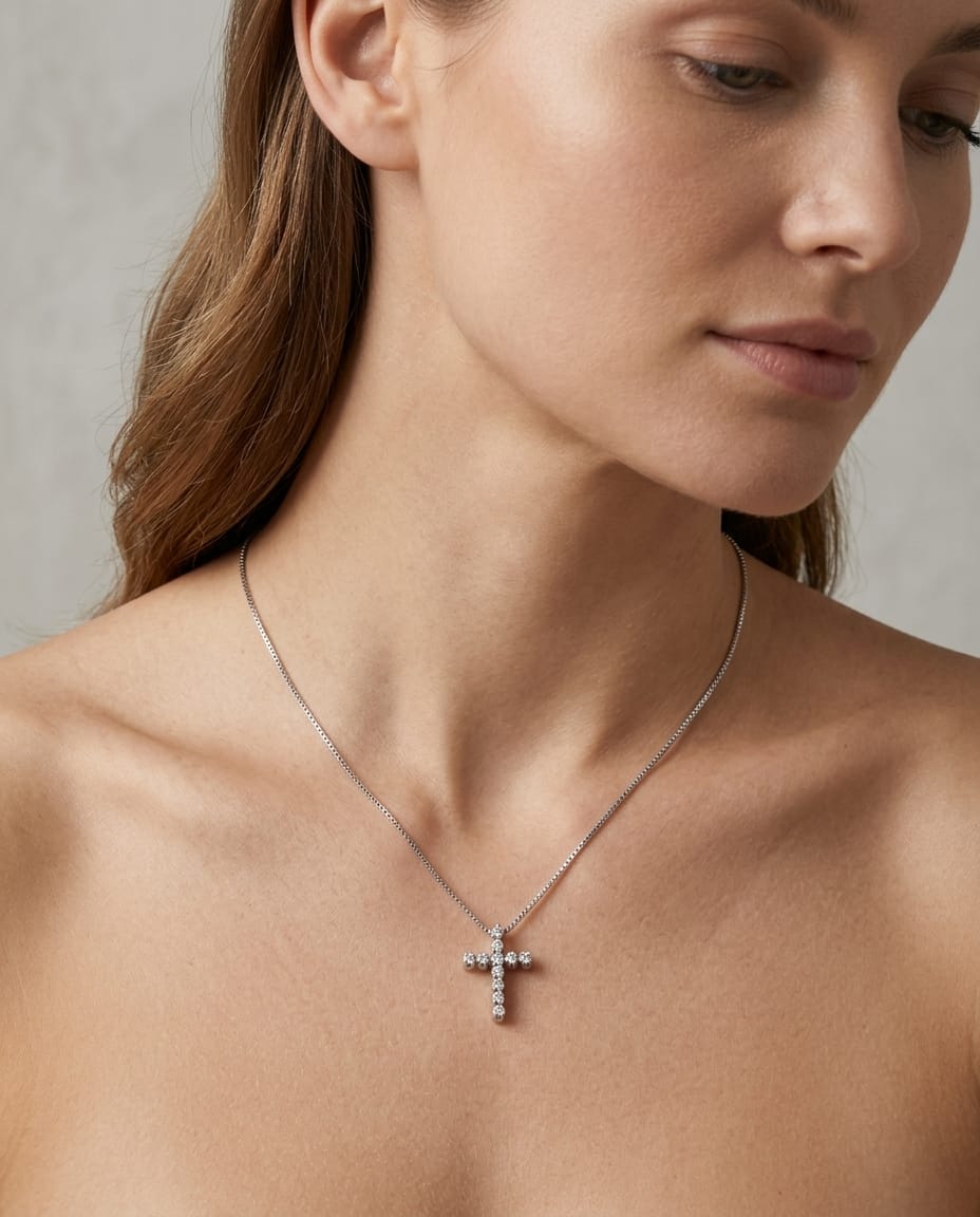 Collana in oro bianco con crocetta di diamanti-3