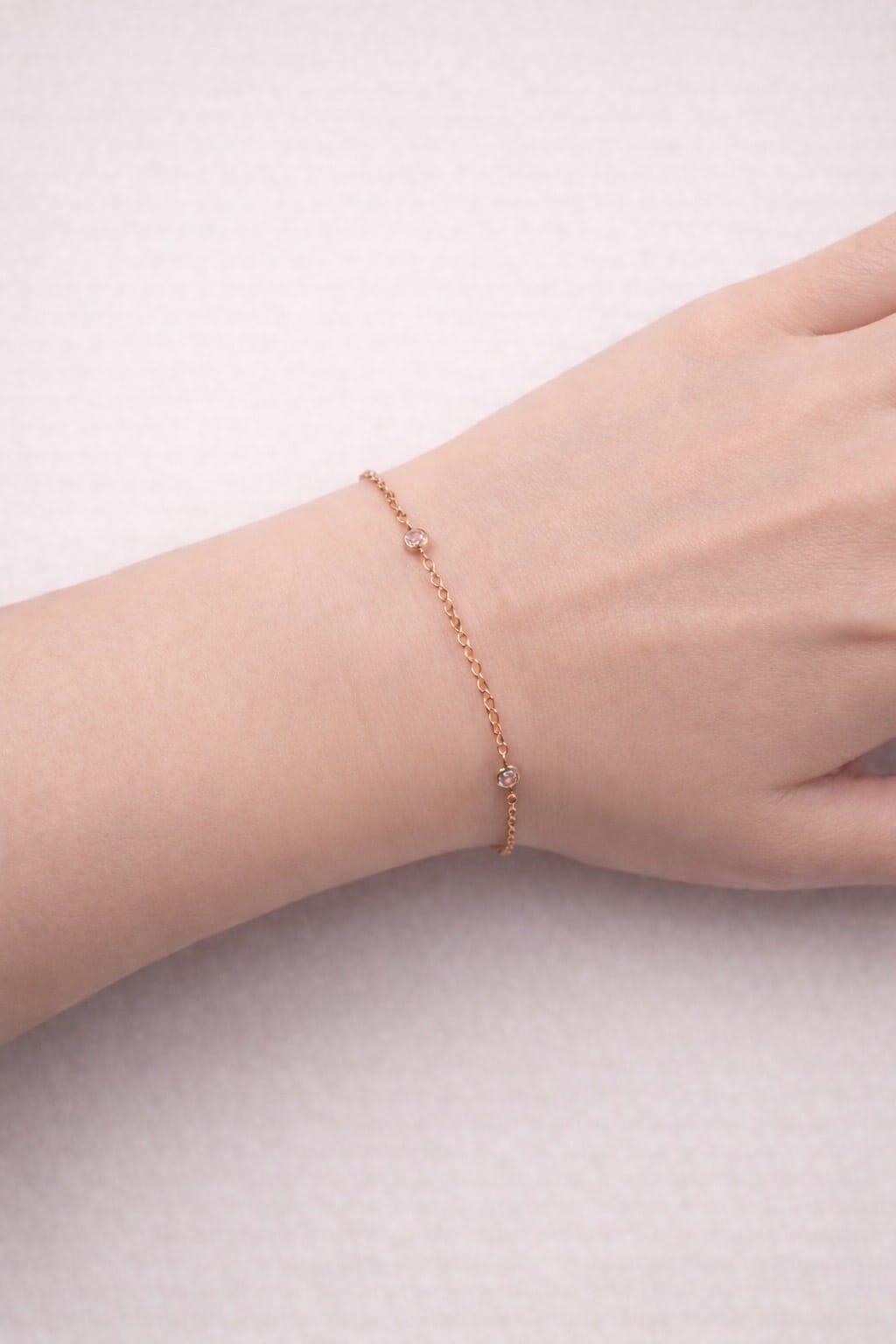 Bracciale in oro rosa con punti luce in zirconia cubica-3