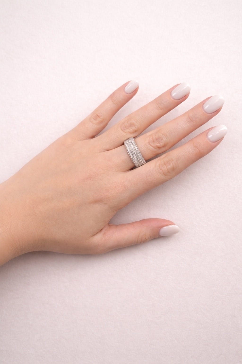 Anello fascia con pavé di diamanti-3