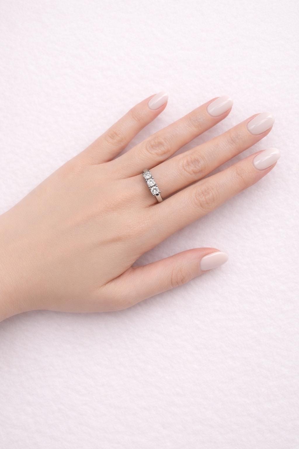 Anello trilogy in oro bianco con diamanti 0,75 ct-4