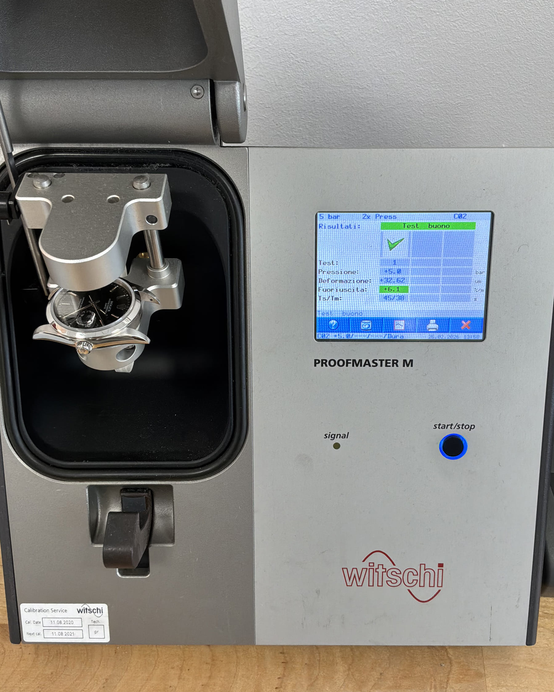 Rolex oyster perpetual date ref 15200-10