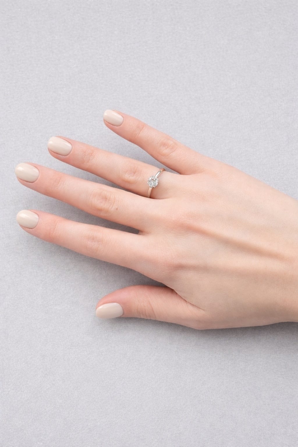 Anello solitario in oro bianco con diamante da 0,75 ct-4