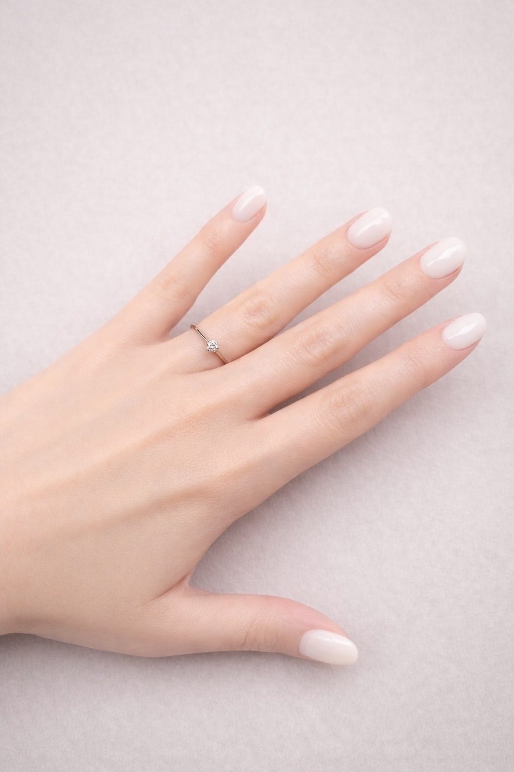 Anello solitario in oro bianco con diamante 0,14 ct-4