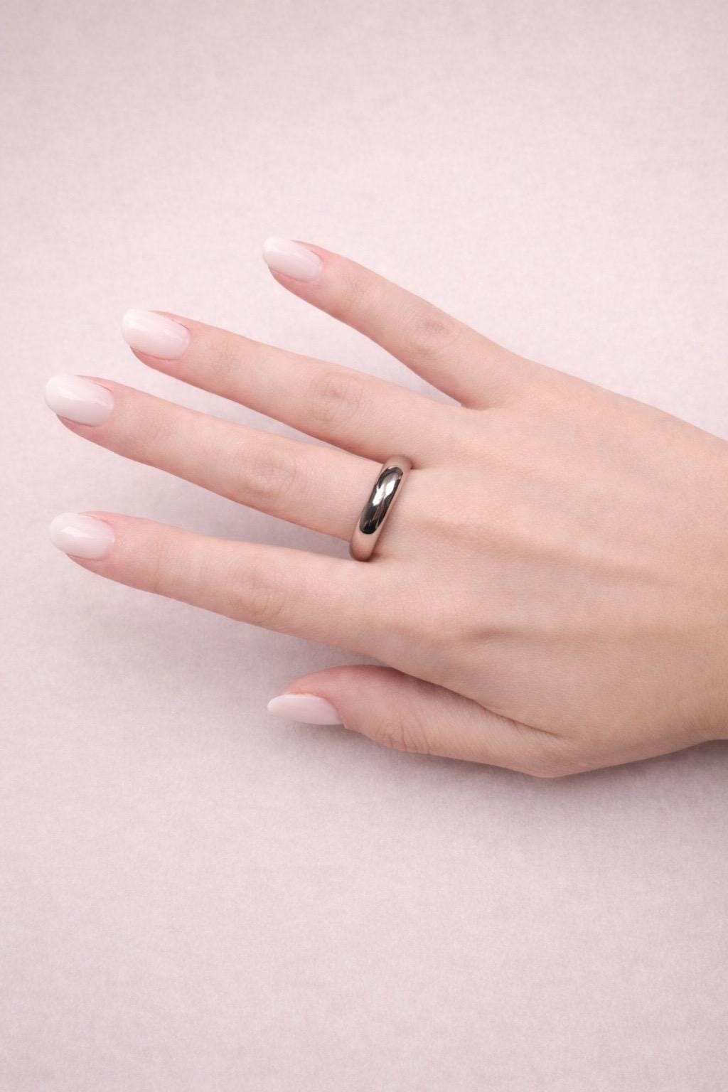 Anello fascia bombata in oro bianco-4