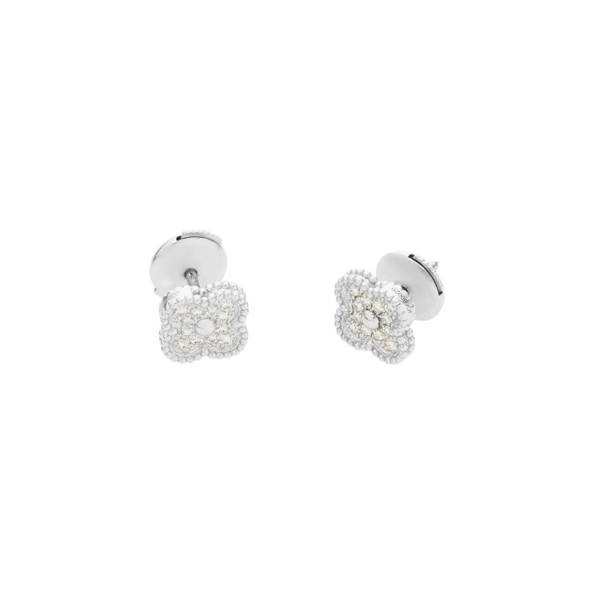 Orecchini van cleef & arpels sweet alhambra in oro bianco e diamanti-1