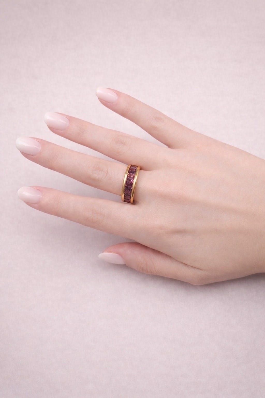 Anello veretta in oro giallo con rodoliti-4