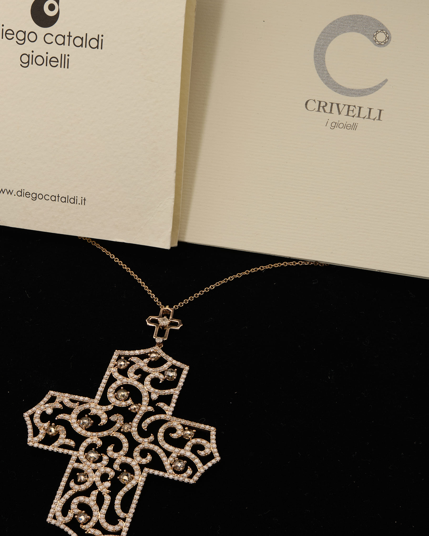 Collana croce crivelli in oro rosa con diamanti ice e brown-3