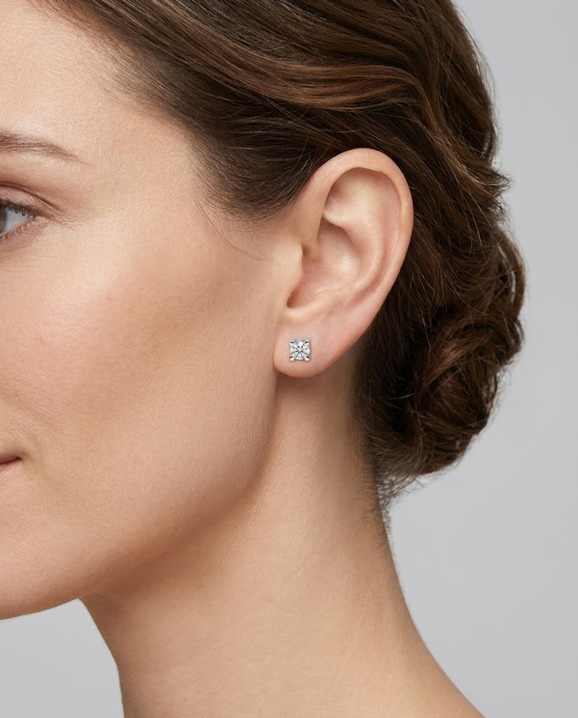 Orecchini punto luce torniti in oro bianco con diamanti 0,50 ct-3