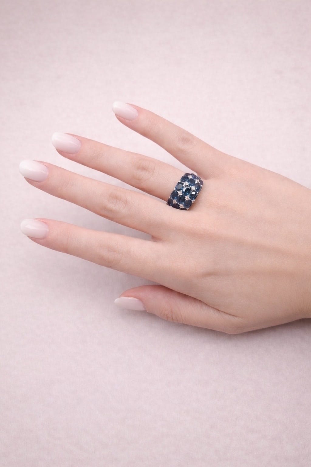 Anello fascia con zaffiri blu e diamanti-4