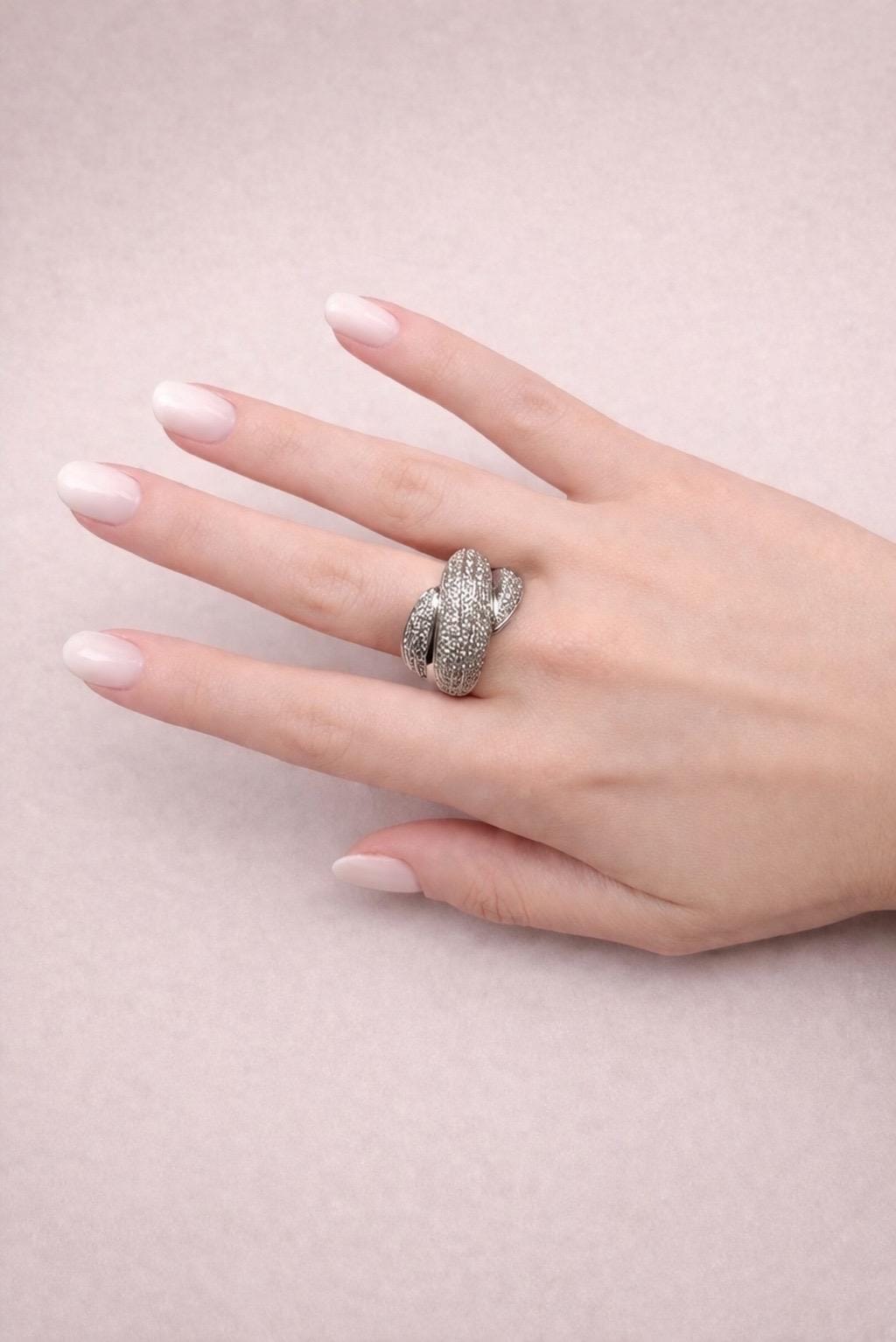 Anello fascia nodo in oro bianco e diamanti-4