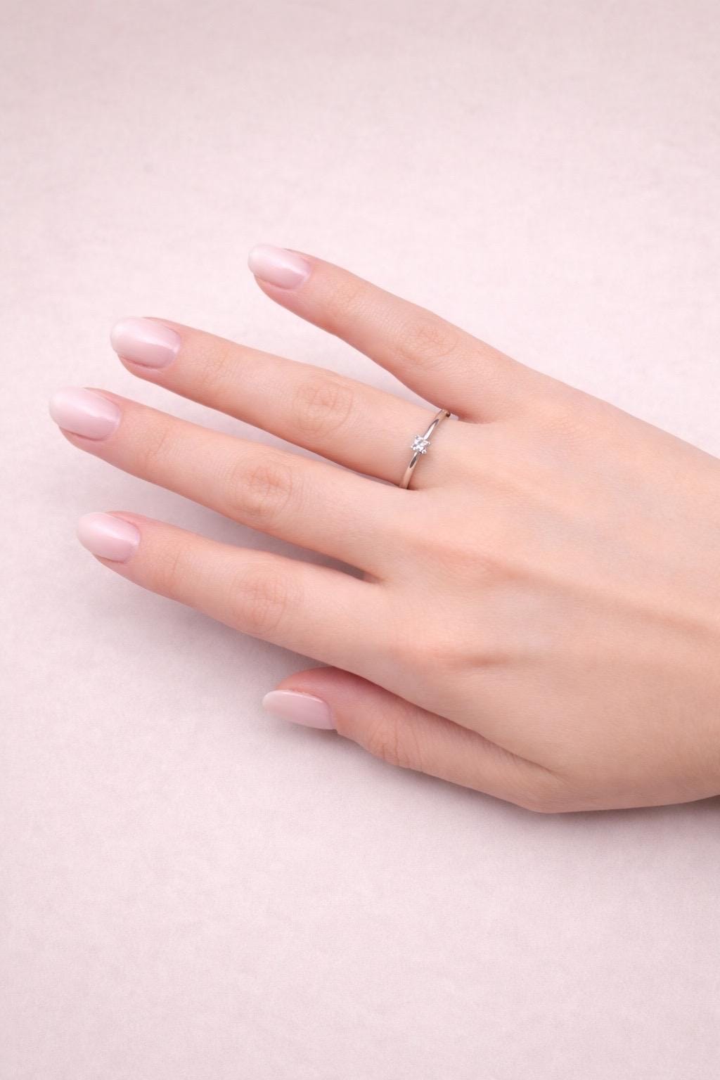 Anello solitario in oro bianco 18kt con diamante 0,10 ct-4