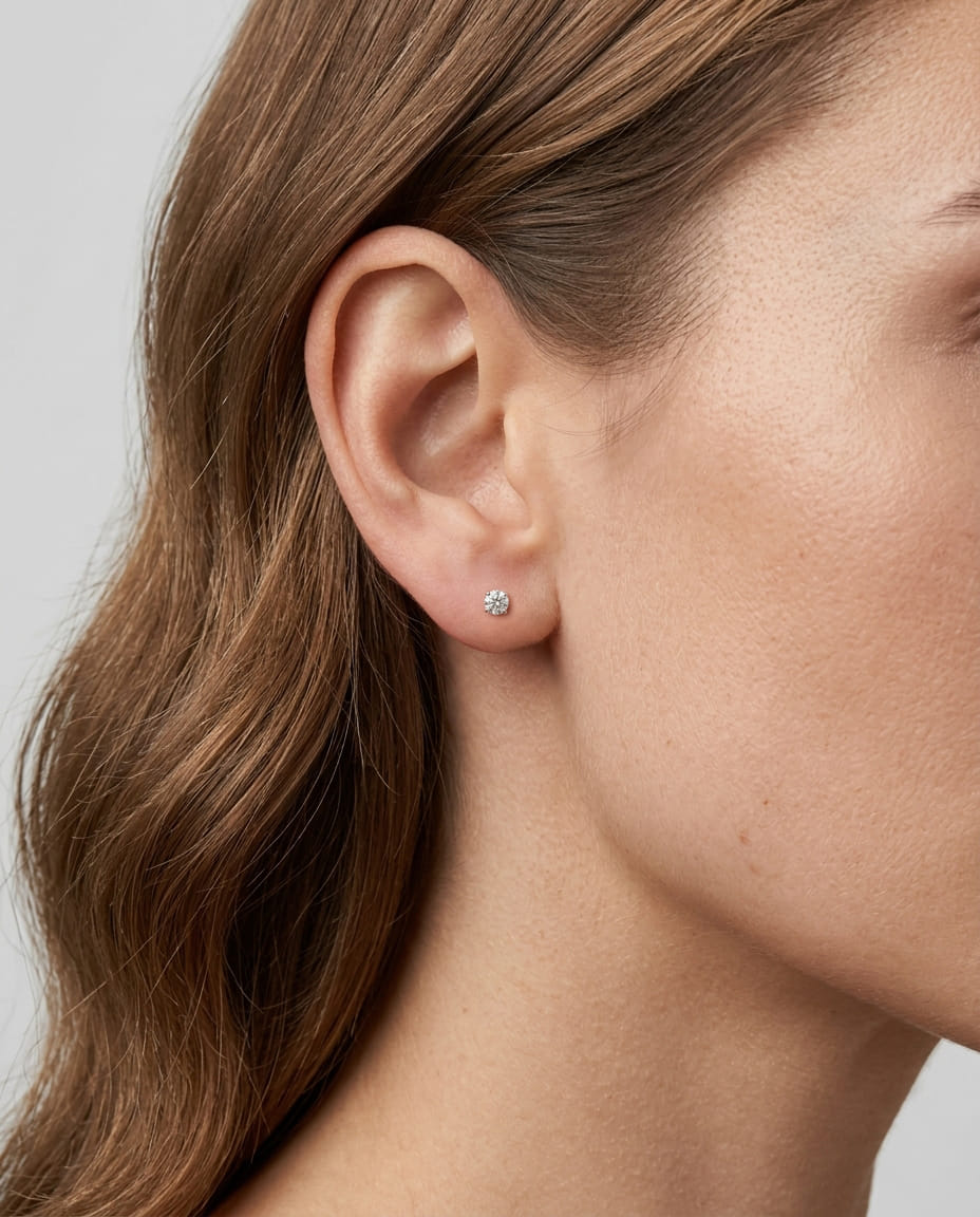 Orecchino punto luce singolo in oro bianco con diamante 0,30 ct-3