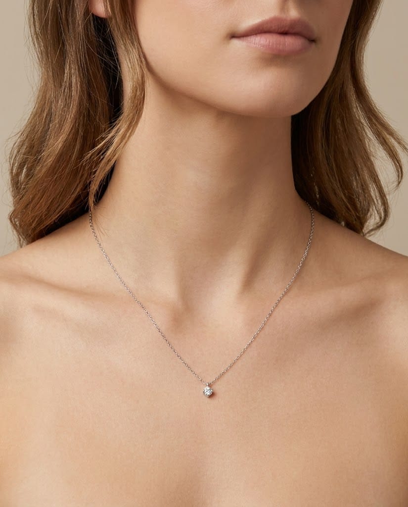 Catenina punto luce in oro bianco 9kt con diamante 0,06 ct-3