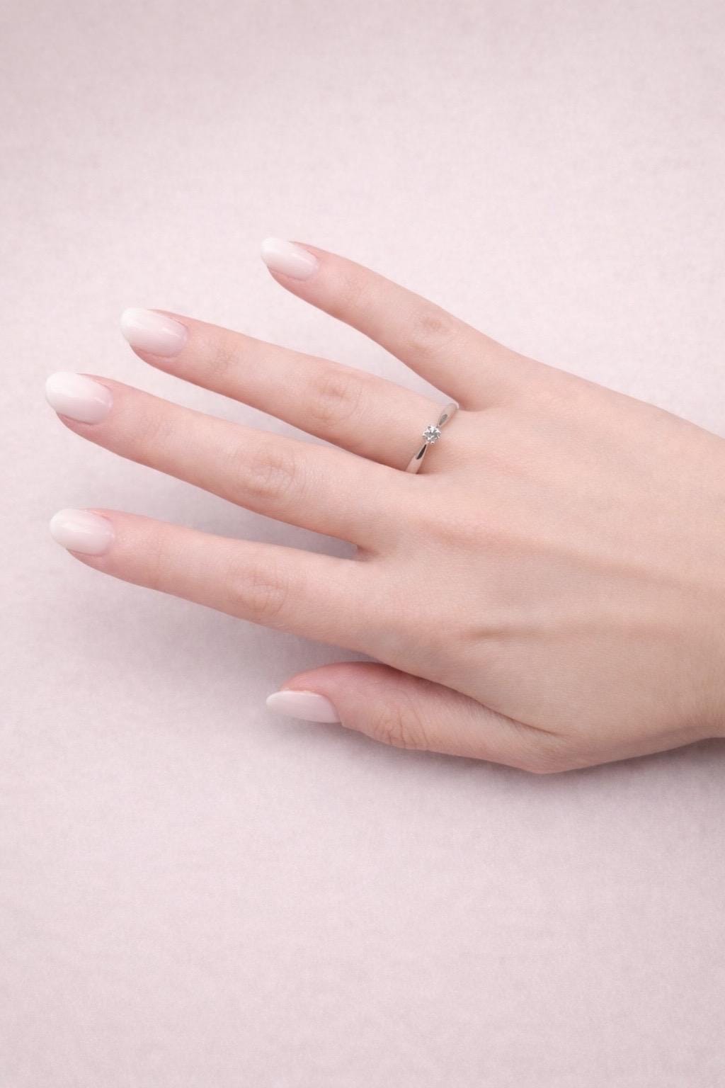 Anello solitario in oro bianco con diamante 0,13 ct-4