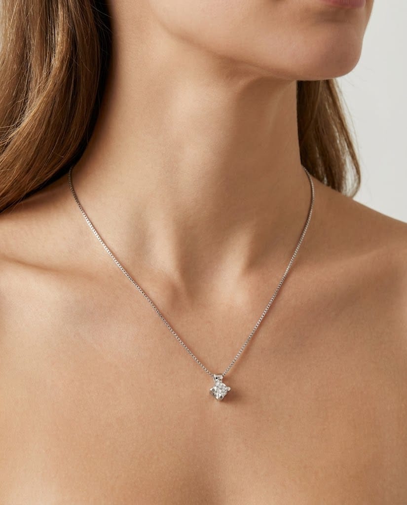 Catenina punto luce in oro bianco con diamante 0.08 ct-3