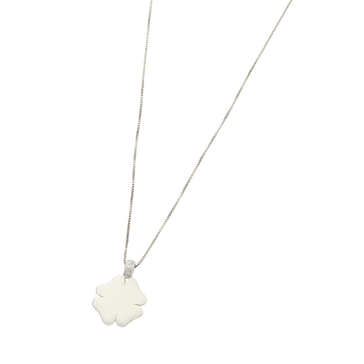 Collana oro bianco e diamanti con pendente quadrifoglio-1