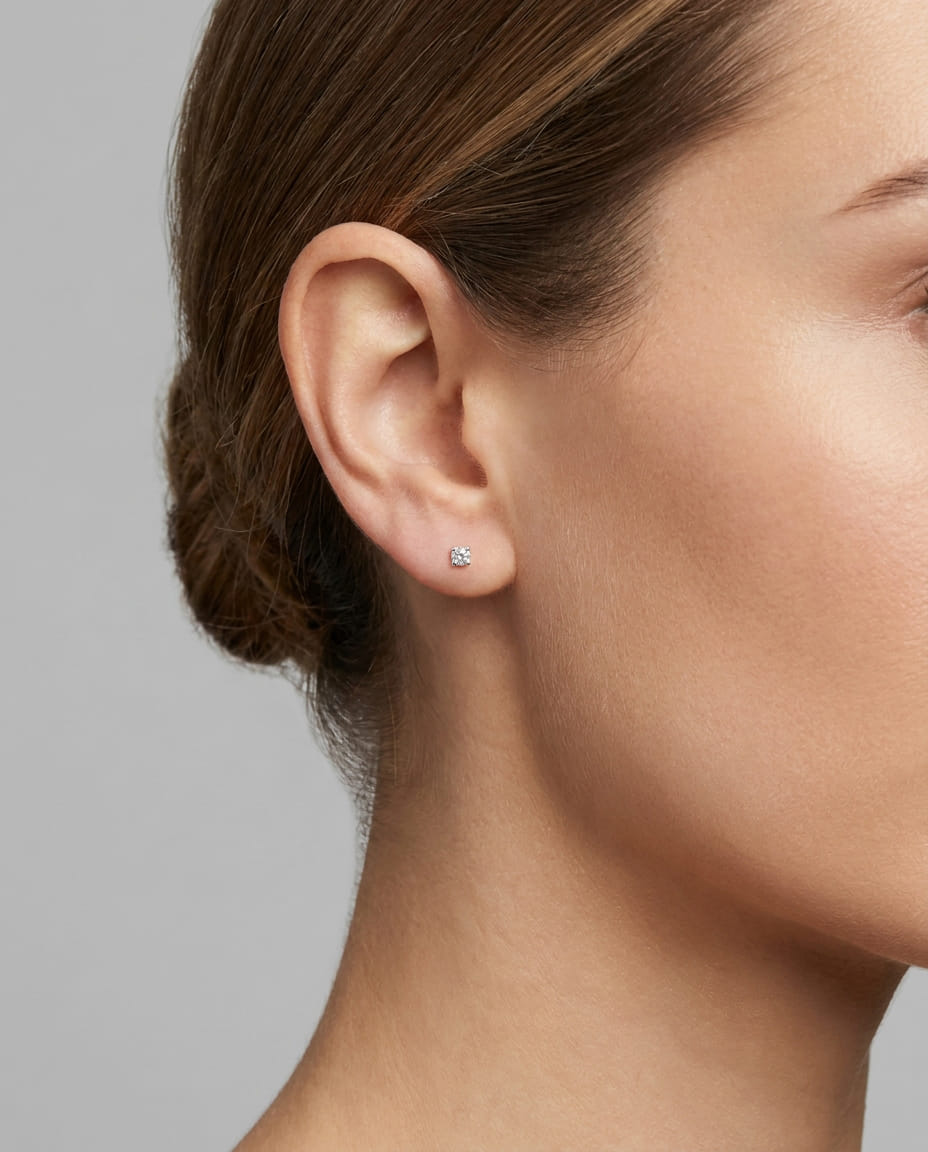 Orecchini punto luce in oro bianco con diamanti 0,17 ct-3