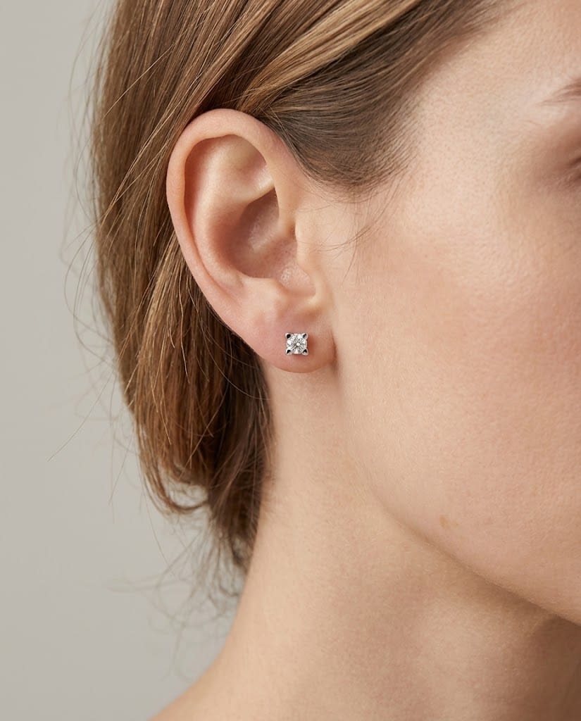 Orecchini punto luce in oro bianco e diamanti 0,14 ct-3