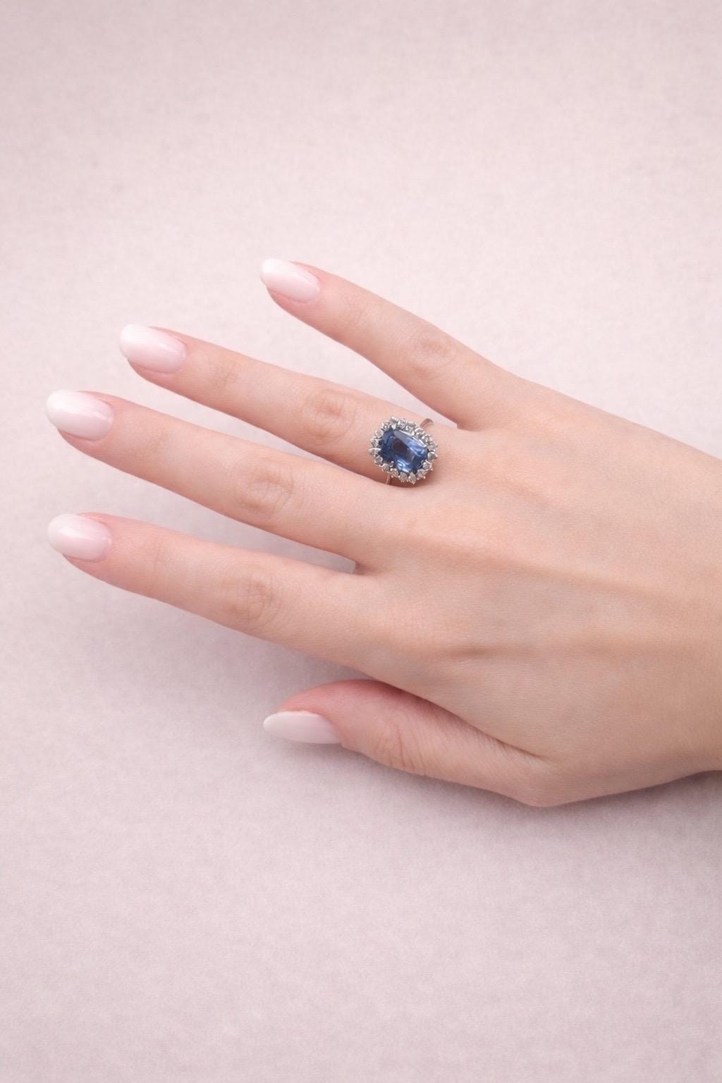 Anello oro bianco con zaffiro ceylon e diamanti-5