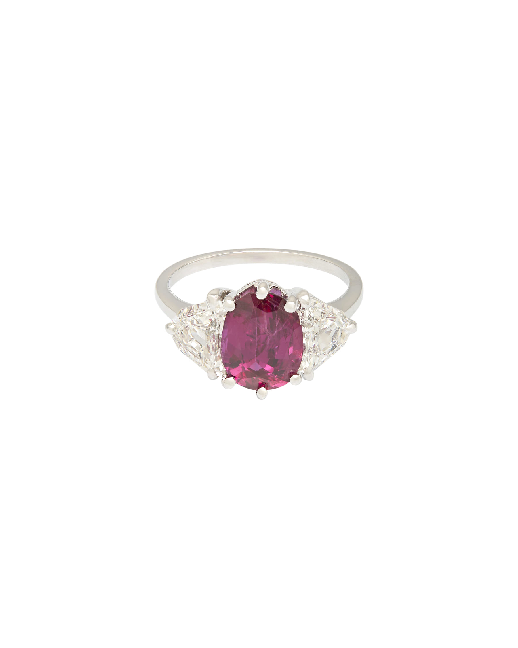 Anello in platino con rubino centrale ovale 2 diamanti triangle-1