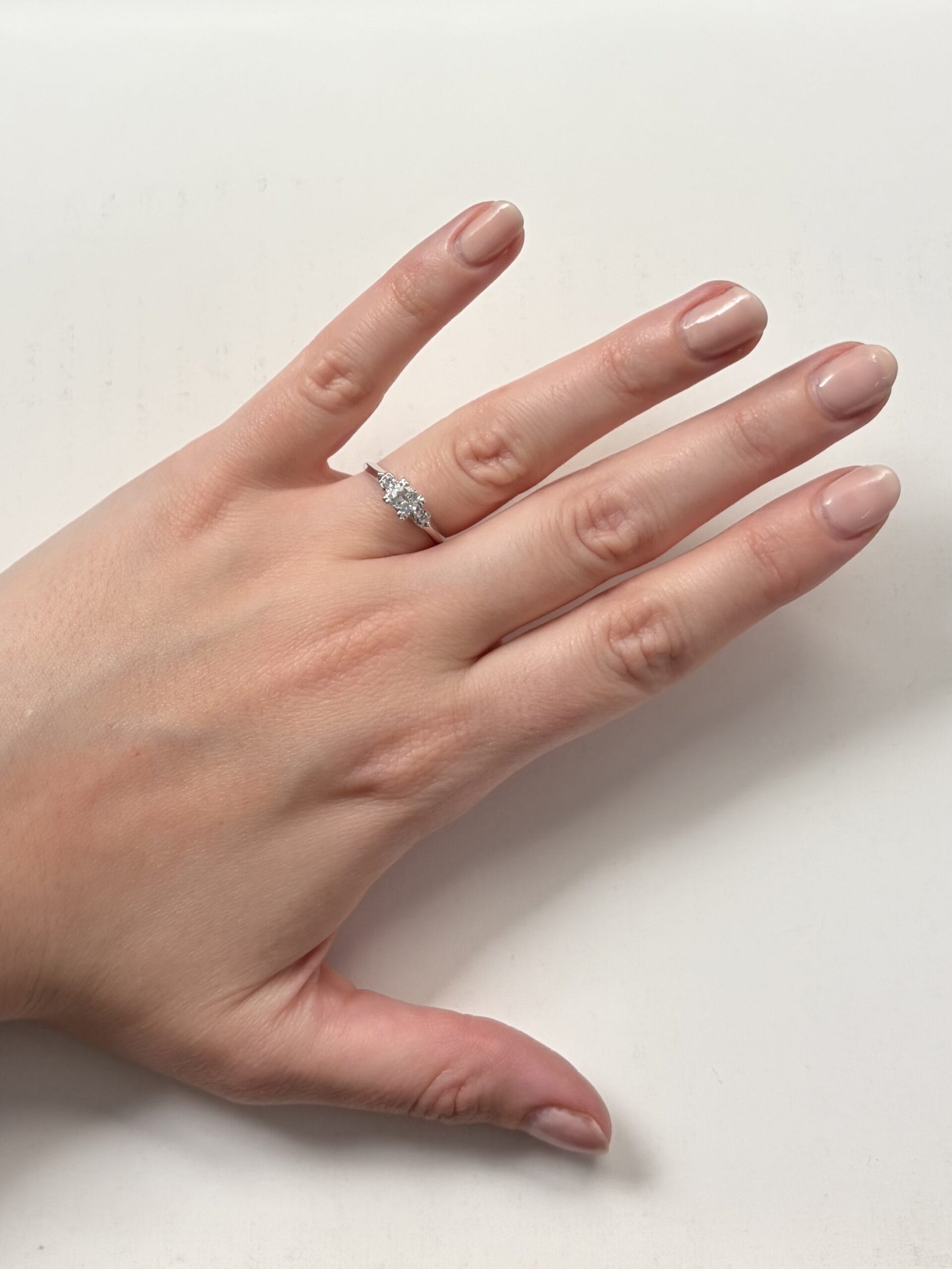 Anello trilogy in platino con diamanti 0,37 ct-4